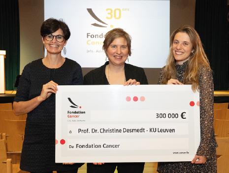 Remise de cheque pour le projet LESLIE sur le cancer du sein