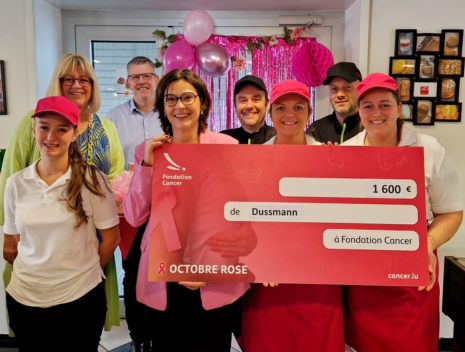 Remise de chèque - Dussmann - Octobre Rose 2025